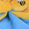 Doudou mouchoir Winnie l'Ourson et son pot de miel détail patte